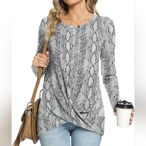 NWOT Womens Twist Front Loose Blouse